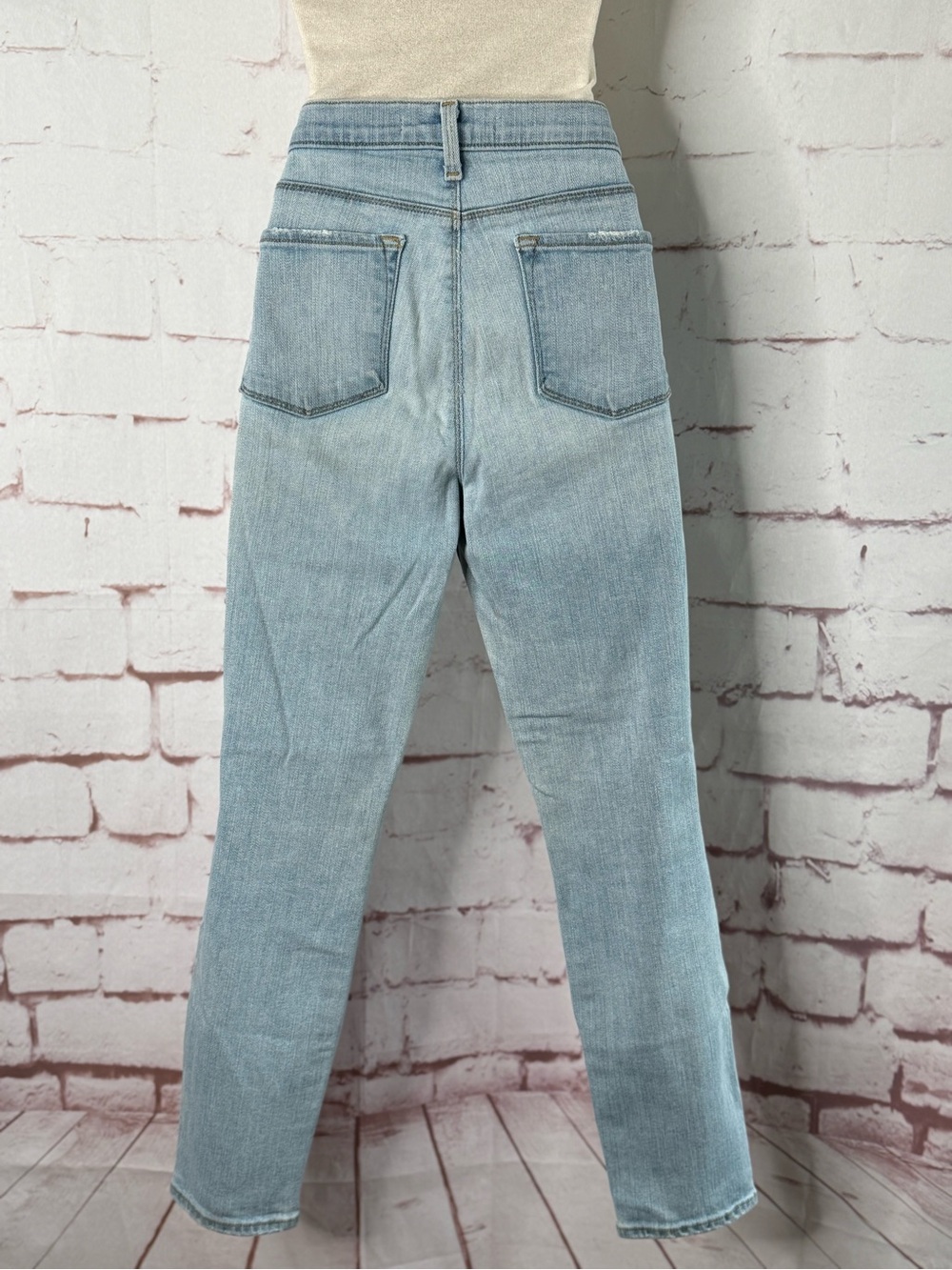 J BRAND Size 30 Mid Rise Capri Beach Line Light Wash 31 Inch Waist Blue Jeans - Picture 13 of 16
